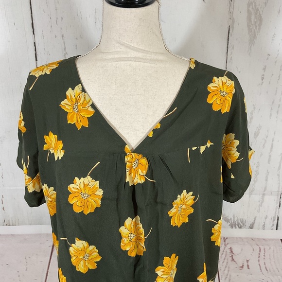 2/$30 Madewell Rhyme Top in Fall Flowers Olive Green Crop Oversized Boxy XXS - Picture 3 of 10